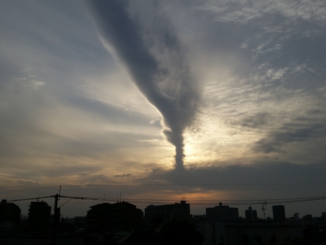 竜巻注意報が発表されても対策を知らんかった件 477d77abf1cf5a5b080dd59c93879d9e_s 竜巻注意報が発表されても対策を知らんかった件